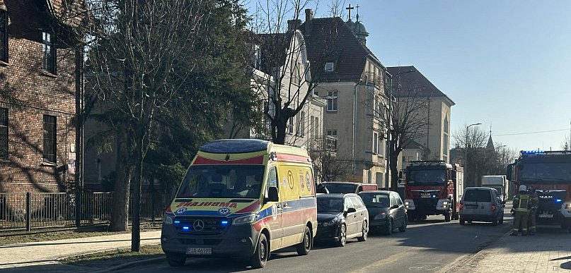 Jedno auto wjechało w tył drugiego. Kolizja na ul. Kościuszki (ZDJĘCIA)