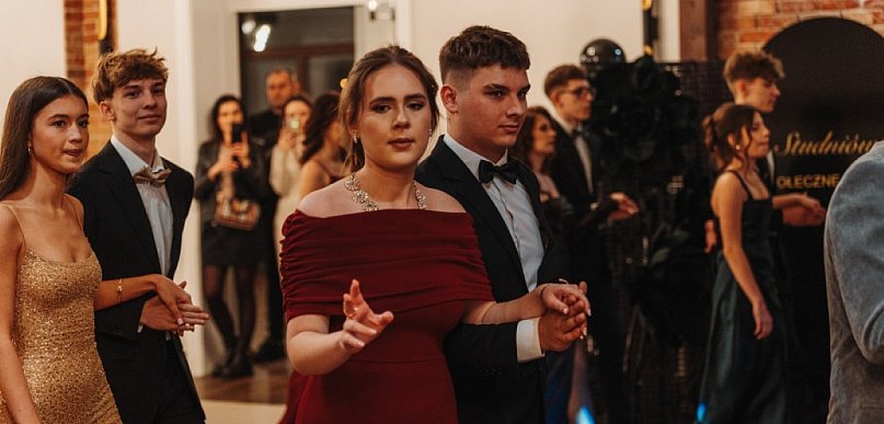 Studniówka 2025 maturzystów Społecznego Liceum Ogólnokształcącego w Jarocinie