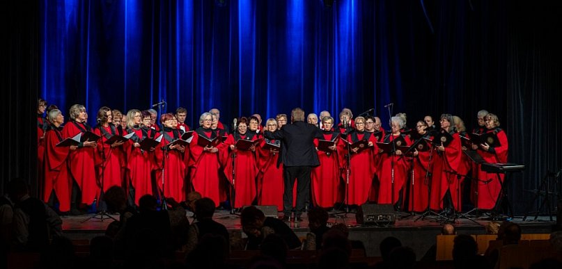 Chór Barwickiego z koncertem kolęd w JOK Jarocin FOTORELACJA