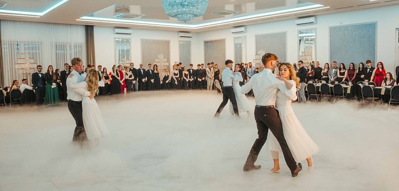 Studniówka 2025 maturzystów ZSP-B Tarce FOTORELACJA