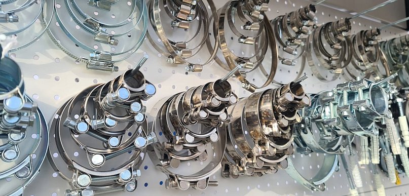 Rozwiązania mocujące do instalacji rurowych i systemów przemysłowych