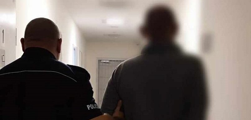 Uderzył nieletniego syna w twarz. 37-latek z Jarocina z zarzutami