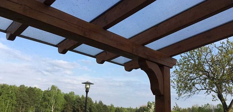 Wykorzystanie płyt z plexi – gdzie sprawdzają się naprawdę i jak wybrać