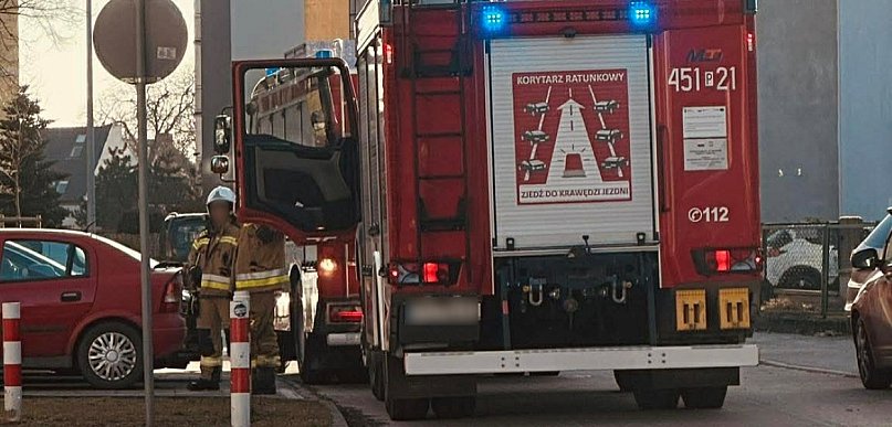 Podejrzenie ulatniania się gazu w bloku w Jarocinie. Służby szybko na miejscu