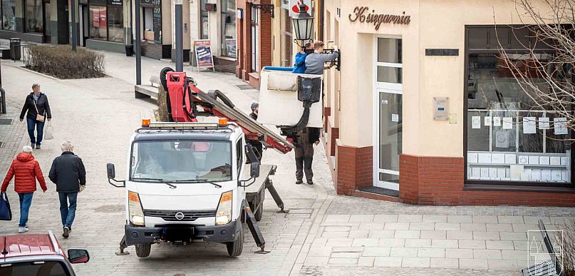 Nagły demontaż lamp w Jarocinie. Burmistrz żąda wyjaśnień od spółki