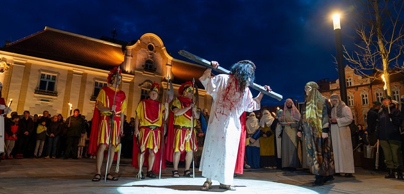 Misterium Męki Pańskiej ulicami Jarocina FOTORELACJA