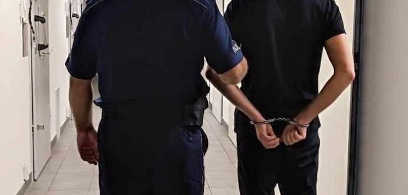 Handel narkotykami w Jarocinie. 22-latek odpowie za dziesiątki przestępstw