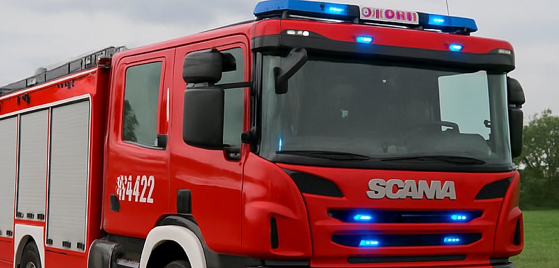 Poranna interwencja w Jarocinie. Służby siłowo otworzyły mieszkanie