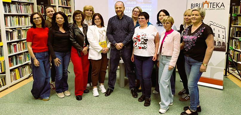 Tłumy fanów kryminałów w Jarocinie. Powód? Wojciech Chmielarz FOTORELACJA