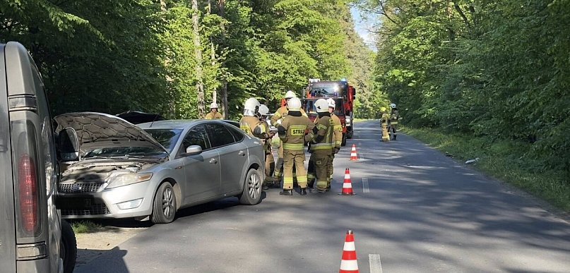 Zderzenie dwóch aut pod Jarocinem. Podróżowały nimi cztery osoby (ZDJĘCIA)