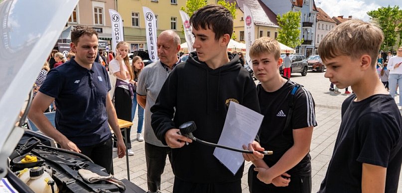 Tłumy uczniów na Festiwalu Rzemiosła w Jarocinie. Poznali świat zawodów od kuchni