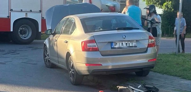 Zderzenie dwóch aut w Kotlinie. Jedna osoba trafiła do szpitala (ZDJĘCIA)