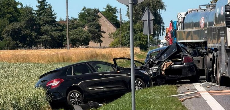Zderzenie czterech pojazdów na DK12. Jedna osoba trafiła do szpitala (ZDJĘCIA)