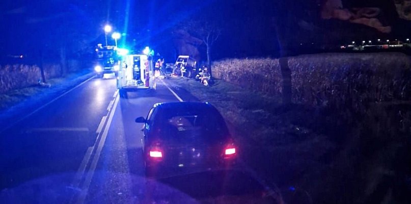 Nocny wypadek na „jedenastce”. Ranni i zablokowana droga - 15720