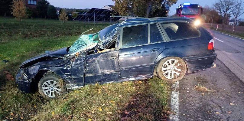 Samochód wypadł z drogi o świcie. W Lubinii Małej interweniowały służby (ZDJĘCIA) - 15770