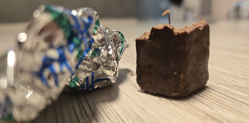 Rodzice, sprawdzajcie słodycze! Niebezpieczne znalezisko po Halloween (ZDJĘCIA) - 15824