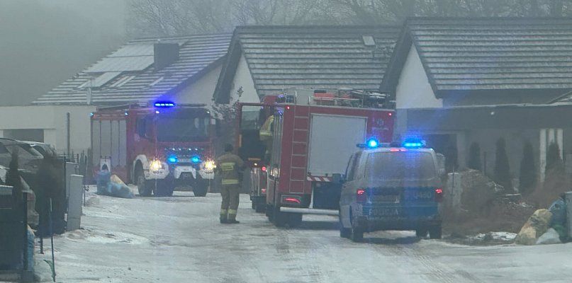 Dziwny zapach spalenizny na os. Ogrody w Jarocinie. Strażacy szukają przyczyny