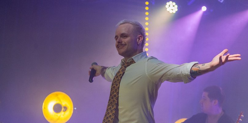 Gminny Dzień Kobiet z Filipem Mettlerem w Jaraczewie FOTORELACJA