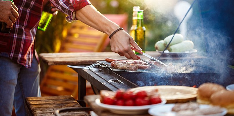 Grillujesz? Sprawdź, gdzie wyrzucić jednorazowe odpady