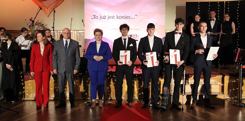 Zakończenie roku maturzystów. Jubileusz, emocje i nowe wyzwania (ZDJĘCIA)