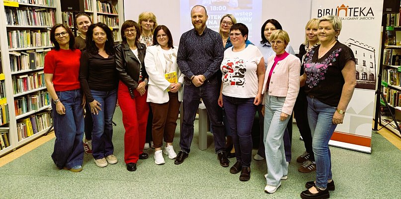 Tłumy fanów kryminałów w Jarocinie. Powód? Wojciech Chmielarz FOTORELACJA