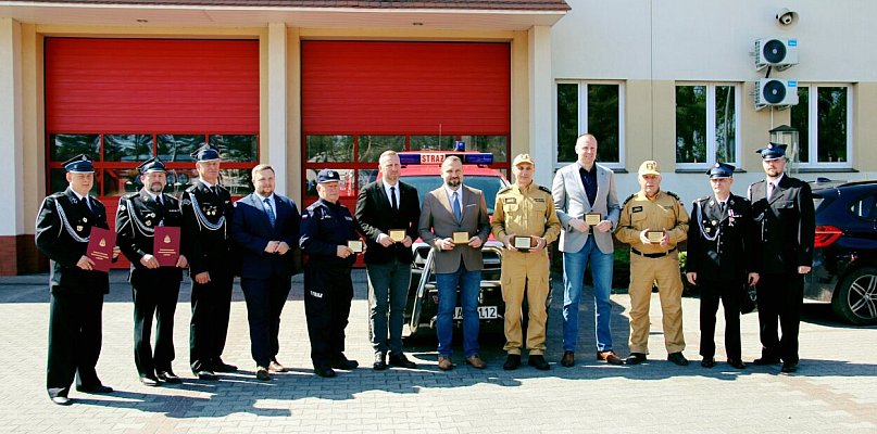 Święto strażaków ochotników w Jarocinie. Wręczono decyzje i przekazano samochód