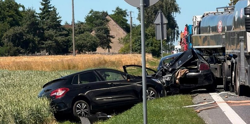 Zderzenie czterech pojazdów na DK12. Jedna osoba trafiła do szpitala (ZDJĘCIA)