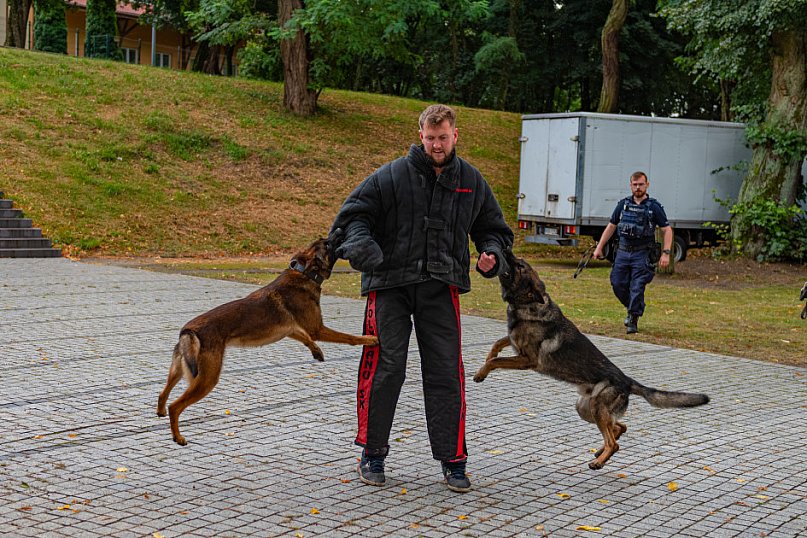 Mundurowi bawili i uczyli dzieci w Żerkowie