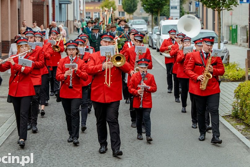 Parada św. Huberta ulicami Jarocina
