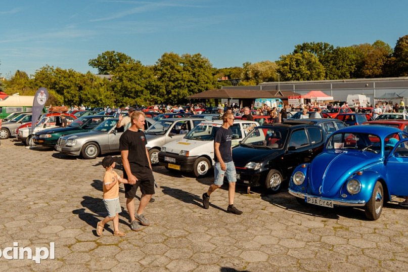 Piękna pogoda, piękne auta – wyjątkowe zakończenie sezonu w Jarocinie