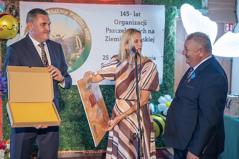 145 lat miodem płynące