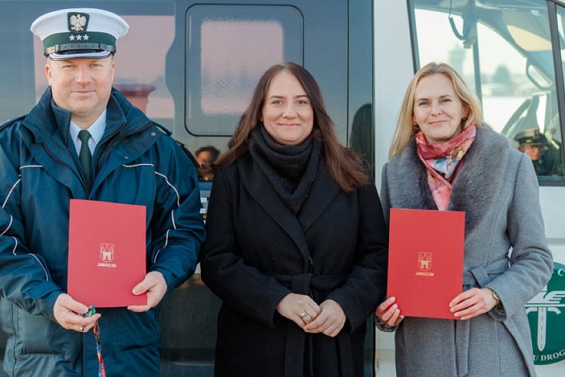 W Jarocinie przekazano klucze do szlabanu do ważenia pojazdów przy zjeździe z drogi S11