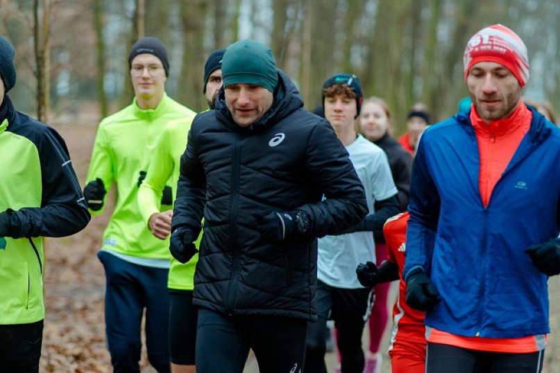 Trening z Adamem Nowickim przyciągnął biegaczy z Jarocina i okolic