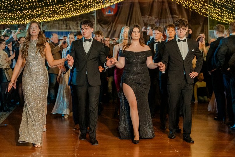 Studniówka 2025 maturzystów Liceum Ogólnokształcącego w Jarocinie