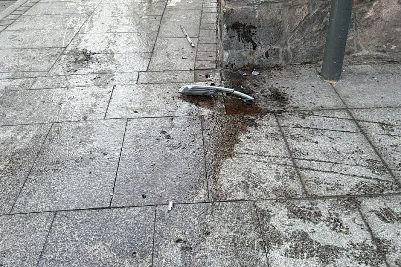 Nietrzeźwy kierowca uderzył w budynek w centrum Jarocina