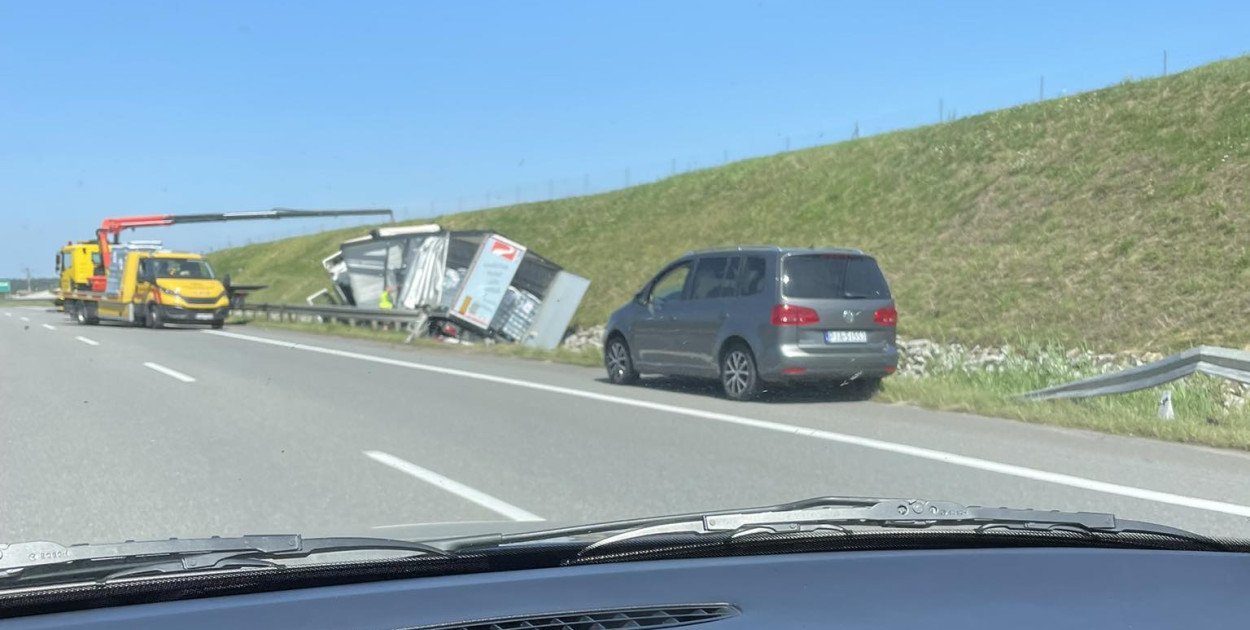 Nocny wypadek na obwodnicy Jarocina. Wjazd od strony miasta zamknięty