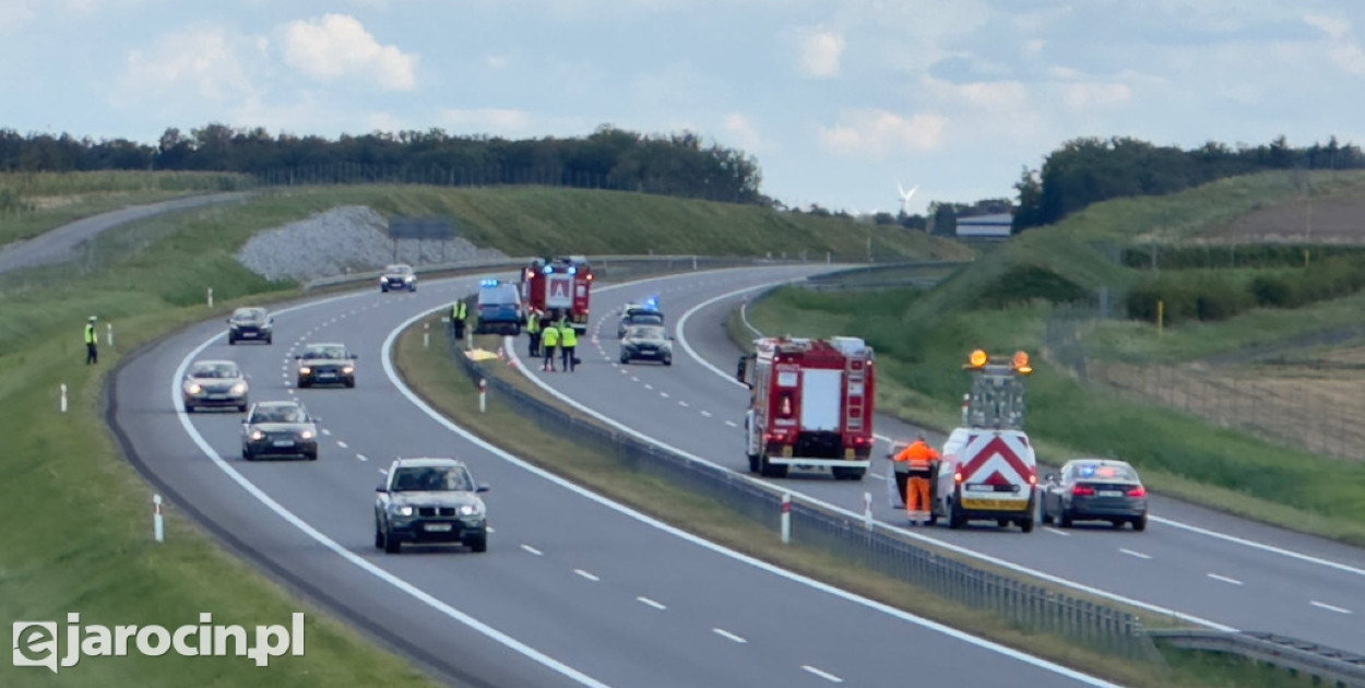 Motocyklista uderzył w barierki na obwodnicy Jarocina. Nie żyje (ZDJĘCIA)