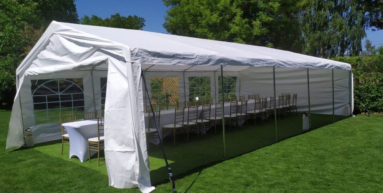 Wynajem namiotów jako alternatywa dla sal eventowych – realne korzyści