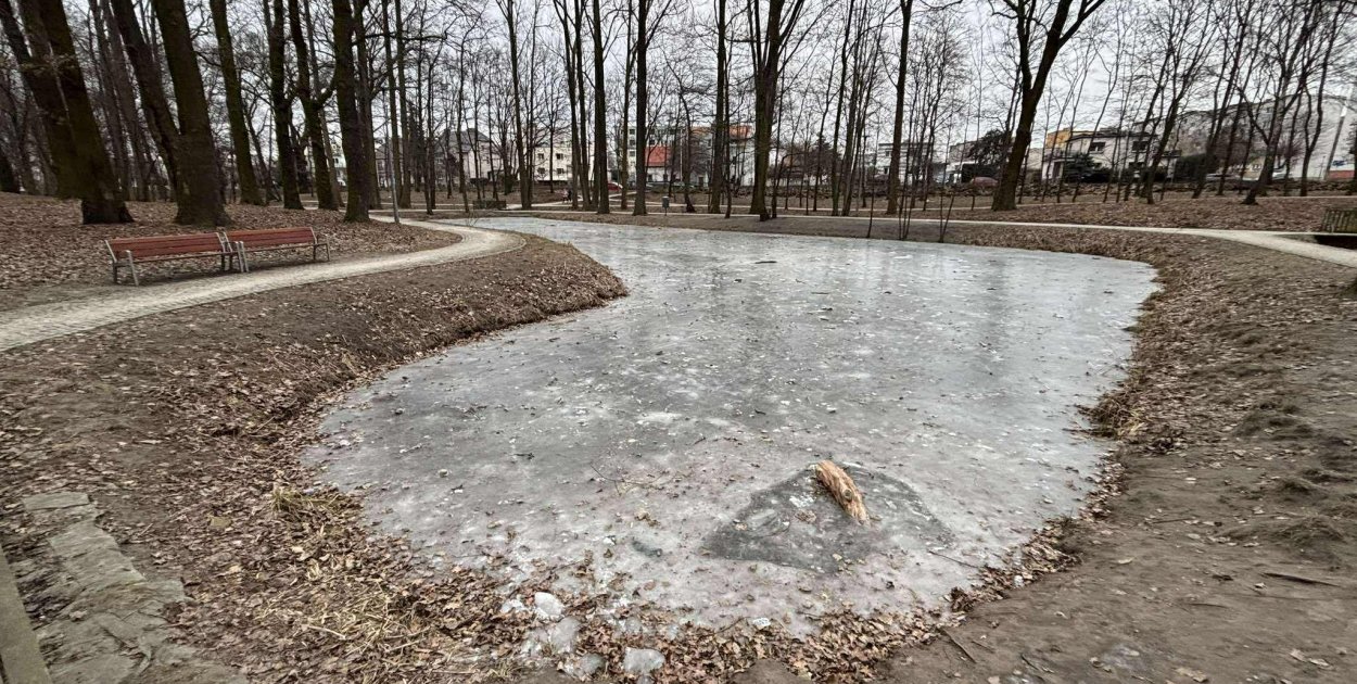 Uwaga na przeręble na stawach! Ważny apel do mieszkańców Jarocina (AKTUALIZACJA)