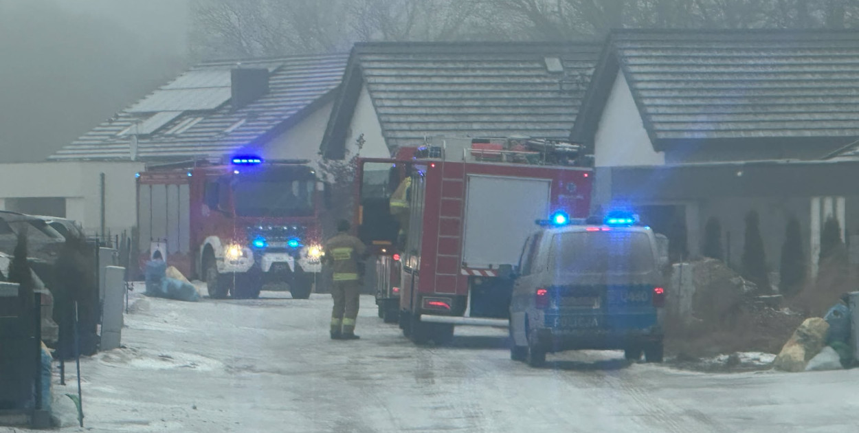 Dziwny zapach spalenizny na os. Ogrody w Jarocinie. Strażacy szukają przyczyny