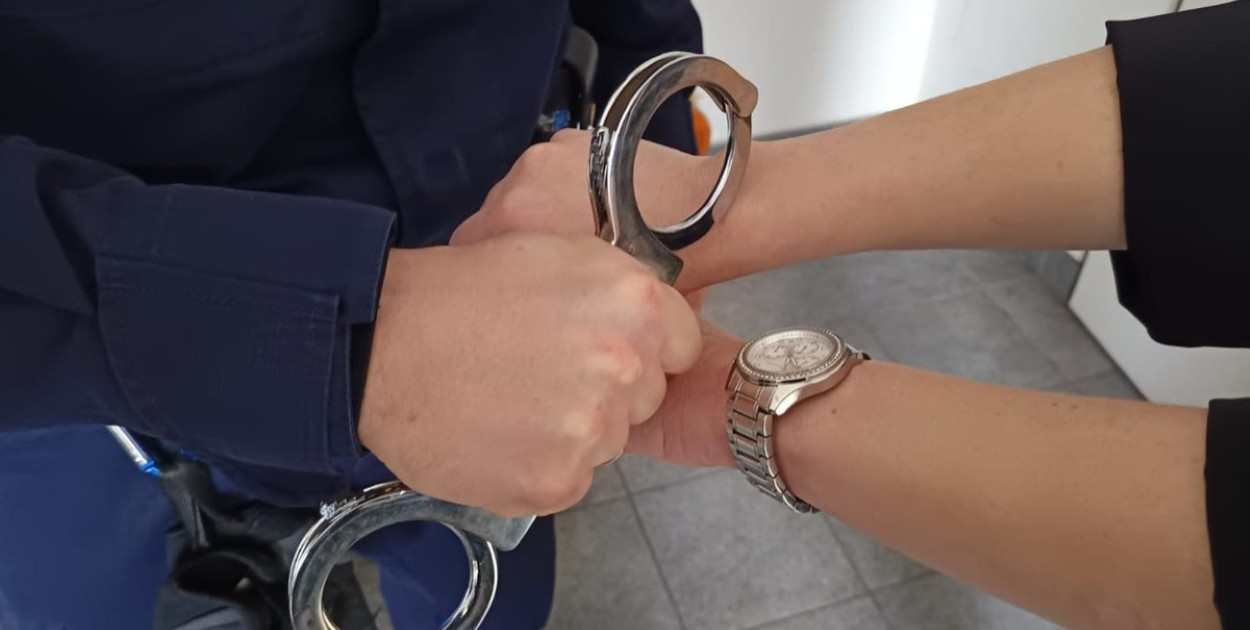 Spotkanie przy alkoholu zakończyło się kradzieżą. Z konta zniknęło kilka tysięcy