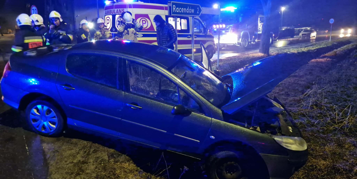 Chwile niepokoju w Parzewie. 79-latek zatrzymał się na poboczu (ZDJĘCIA)