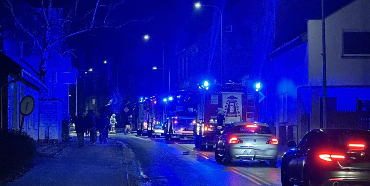 Pożar sadzy w kamienicy. Strażacy interweniują na ul. Św. Ducha (ZDJĘCIA)