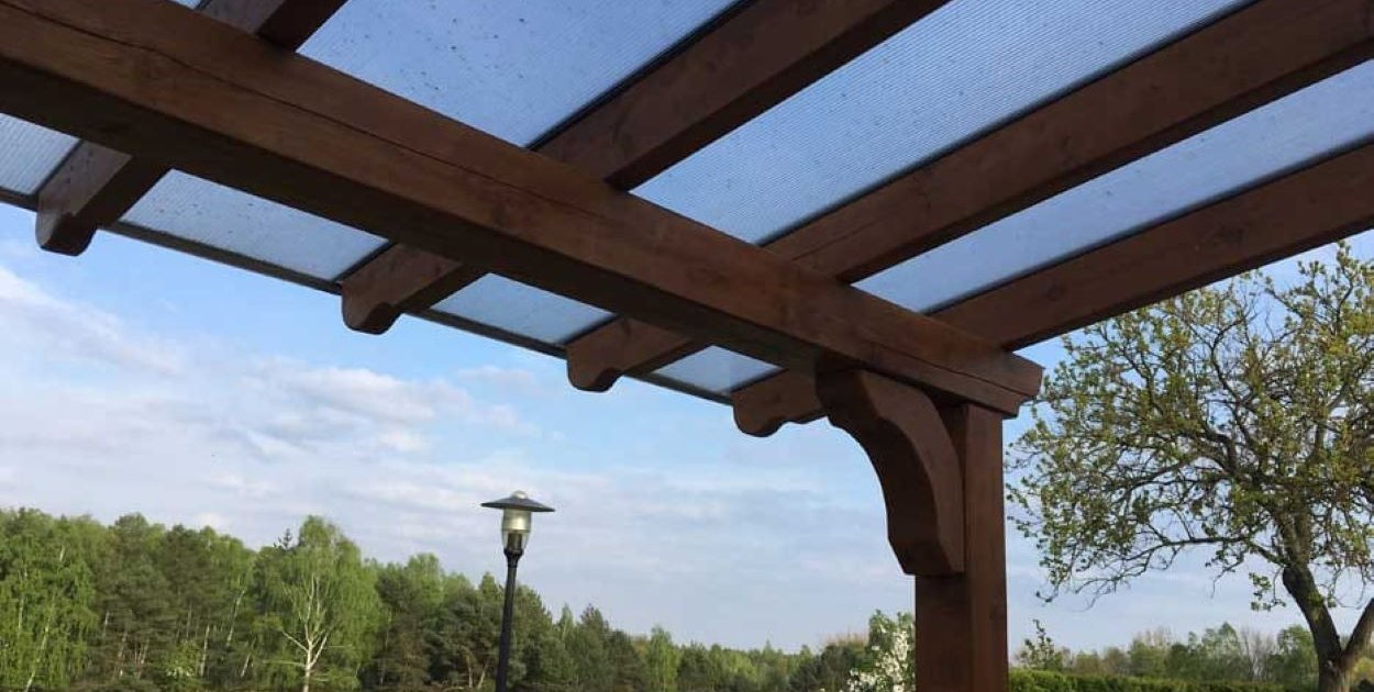 Wykorzystanie płyt z plexi – gdzie sprawdzają się naprawdę i jak wybrać