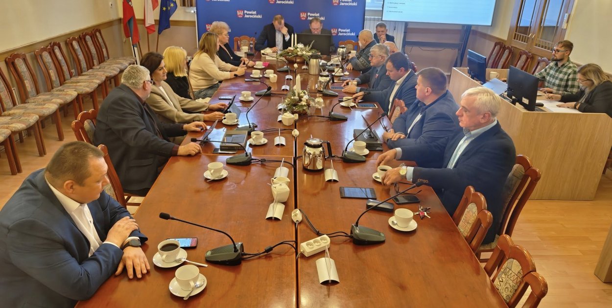 Ruszyła XXV Sesja Rady Powiatu Jarocińskiego. Co omawiają radni? (RELACJA)