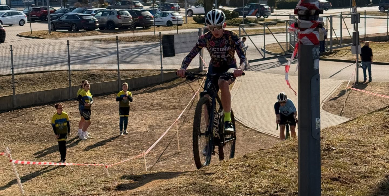 Sezon kolarski ruszył. Zawodnicy Victorii Jarocin ścigali się w Kaliszu (ZDJĘCIA)